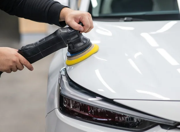 Lustrage de carrosserie au Garage Doc Auto à Beauchamp près d'Argenteuil - Val d'Oise (95)
