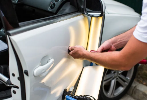 Débosselage carrosserie sans peinture au Garage Doc Auto à Beauchamp près d'Argenteuil - Val d'Oise (95)